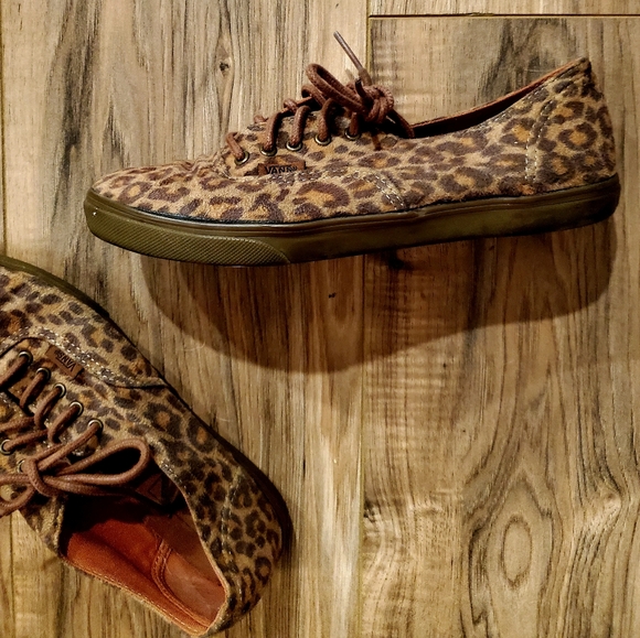 Vans Cheetah Print Low Top Laced Shoes. - Picture 1 of 8